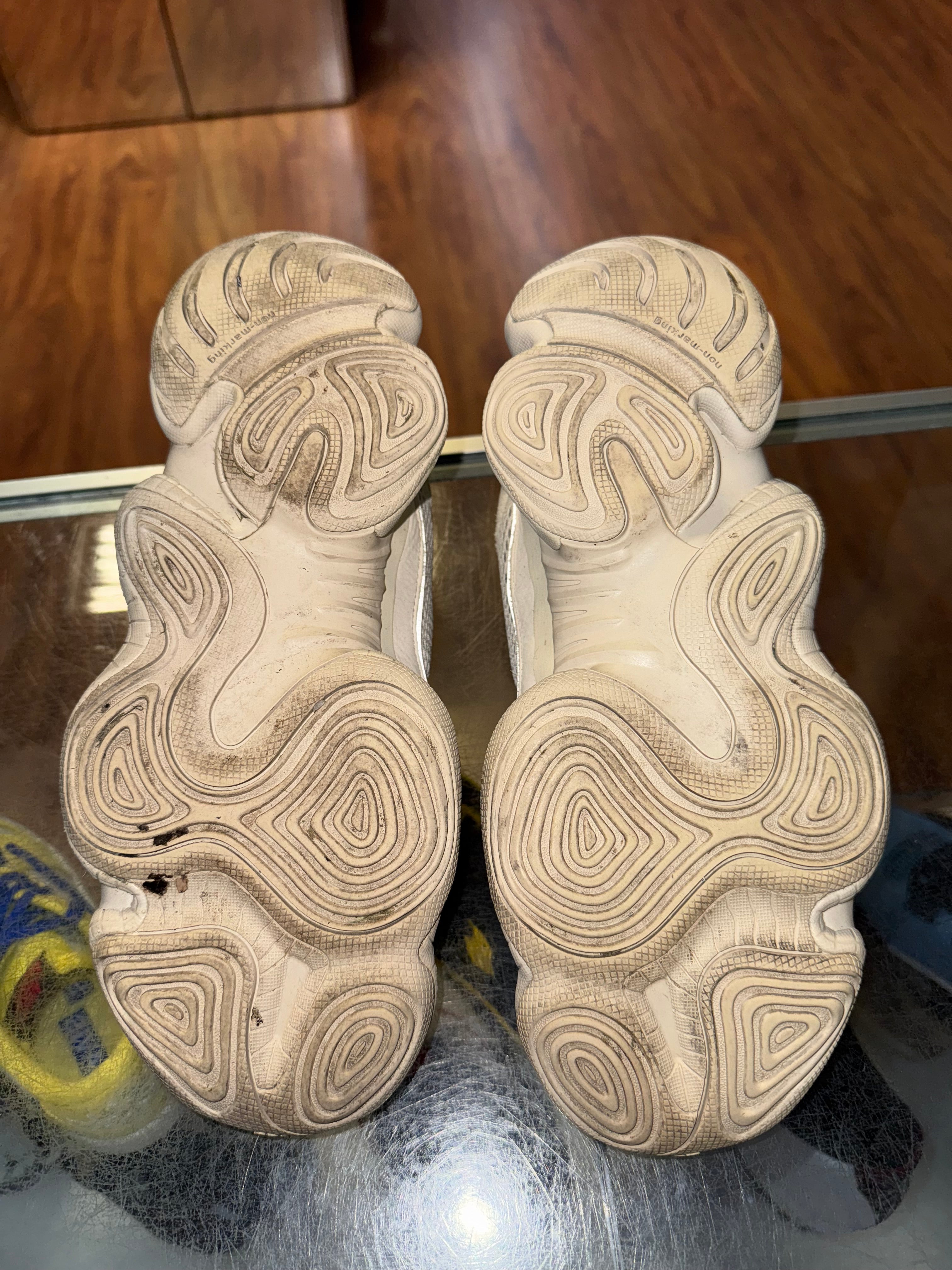 Size 8.5 Yeezy 500 "Blush"