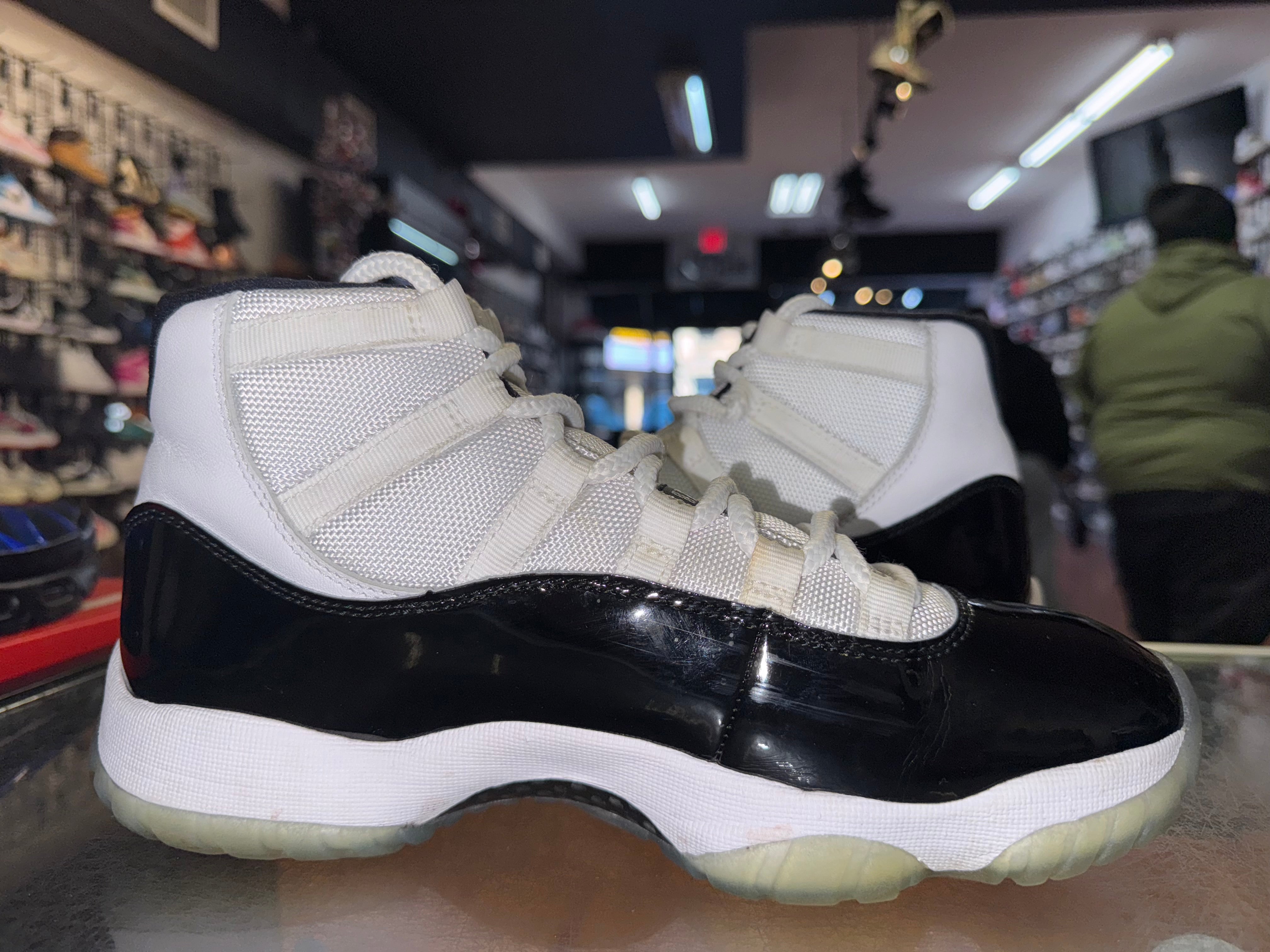 Size 8 Air Jordan 11 "Concord"