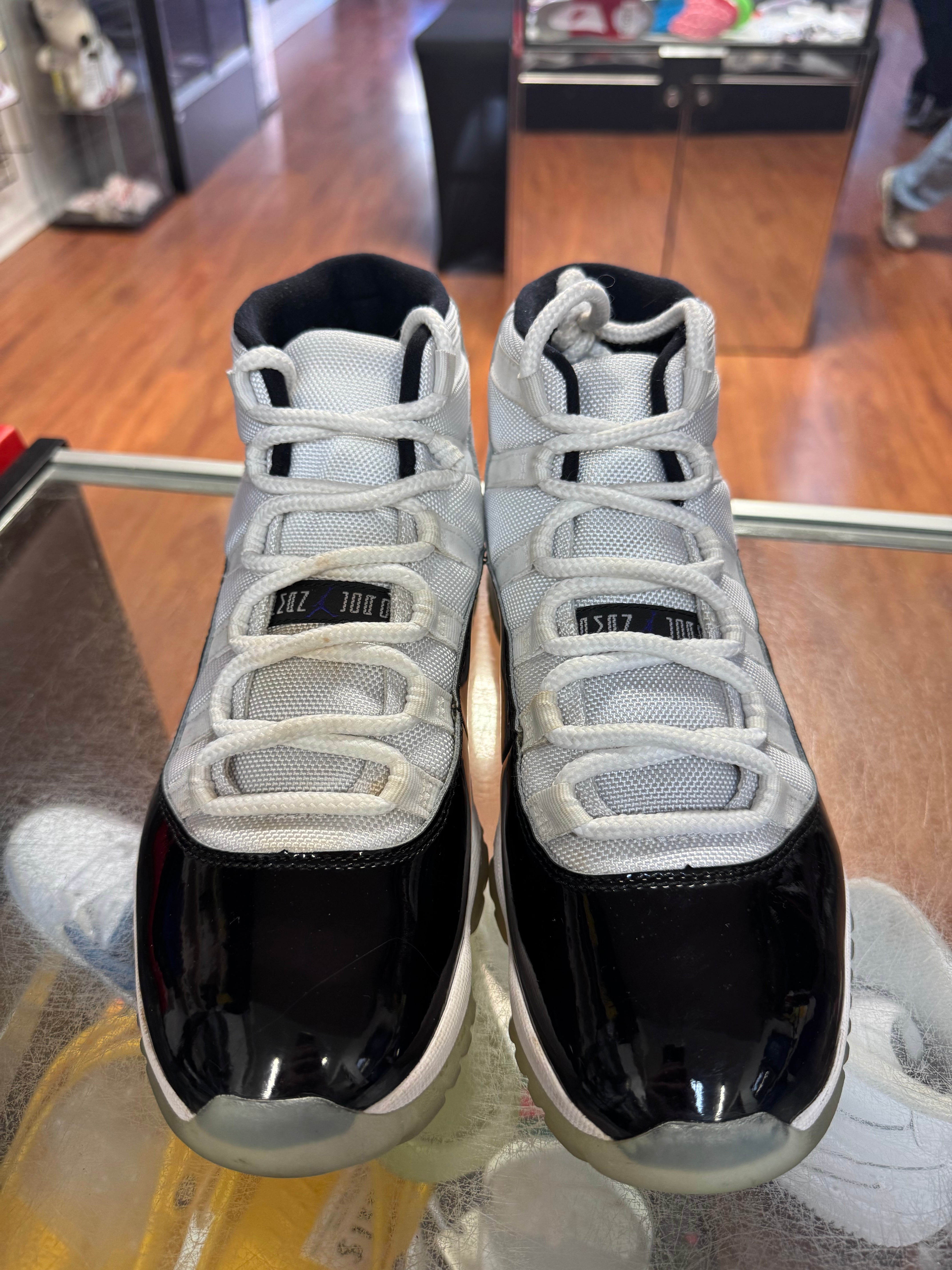 Size 8 Air Jordan 11 "Concord"