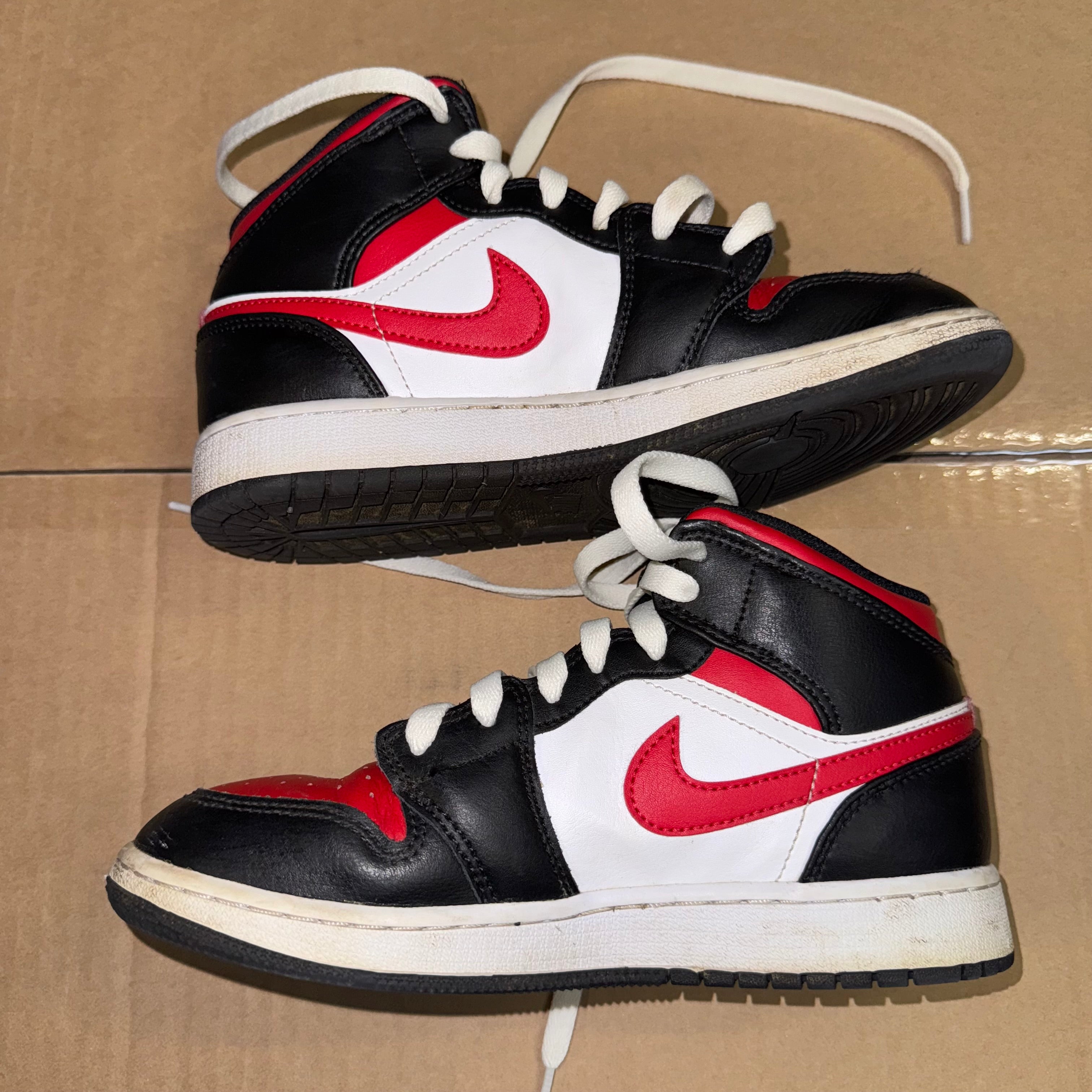 Size 4y Air Jordan 1 Mid "Black Fire Red" - NB