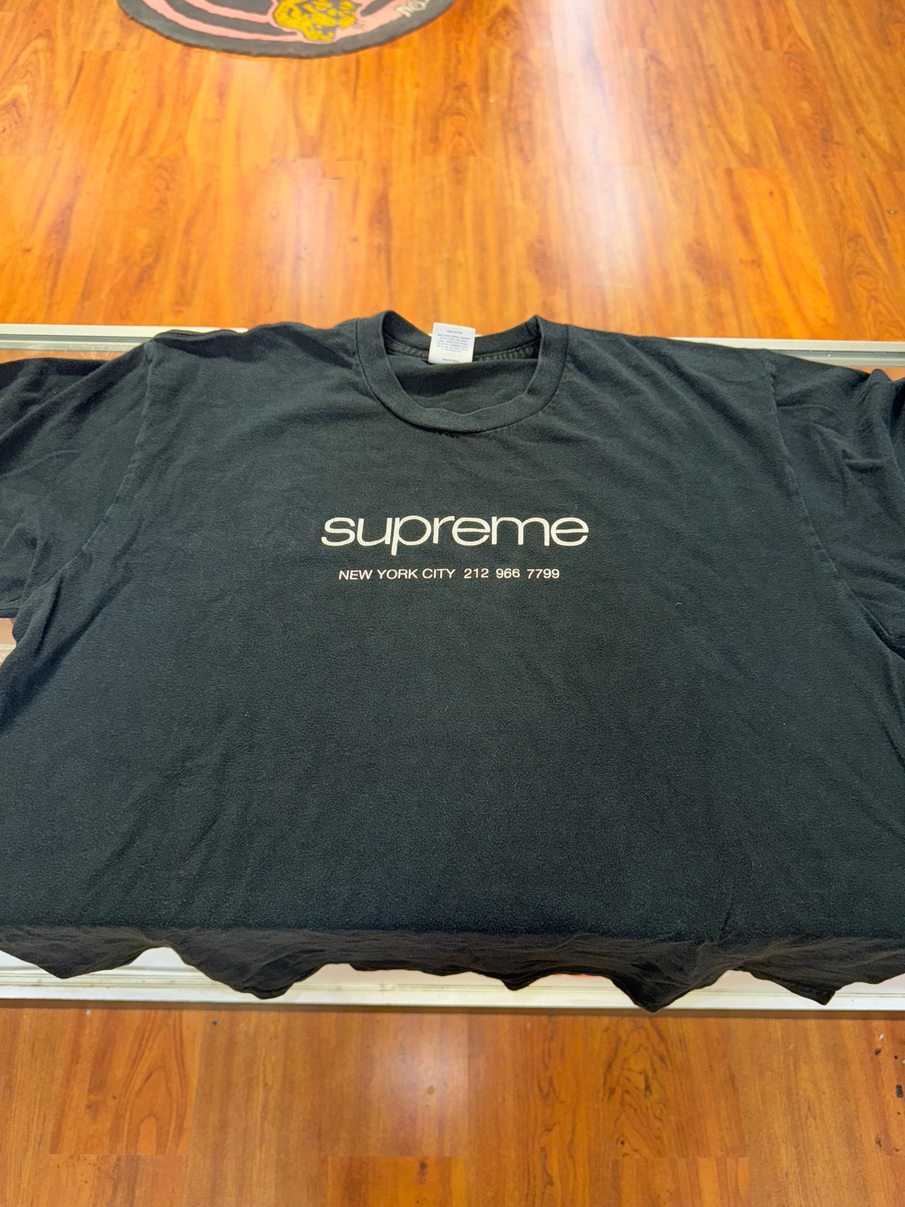 Large Supreme Store Phone T