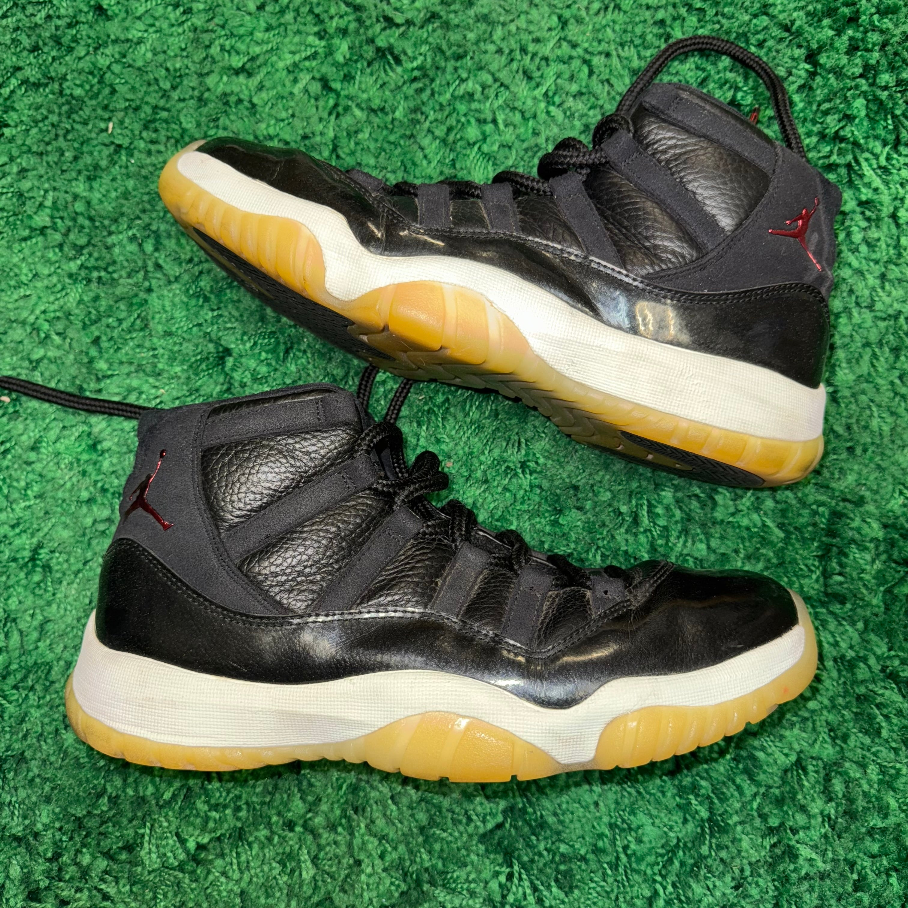 Size 8.5 Air Jordan 11 "72-10"