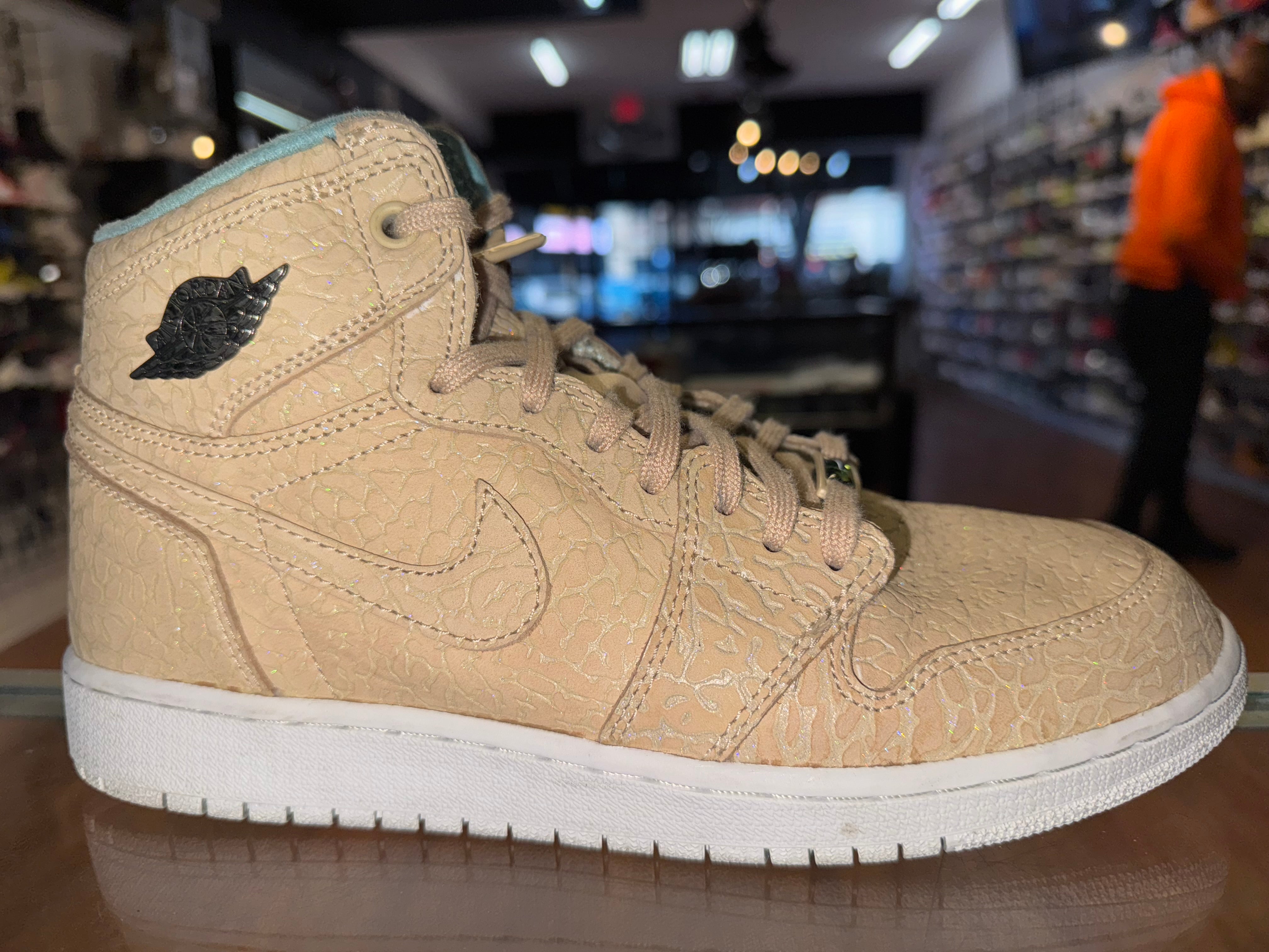 Size 7y Air Jordan 1 "Sand Dune"