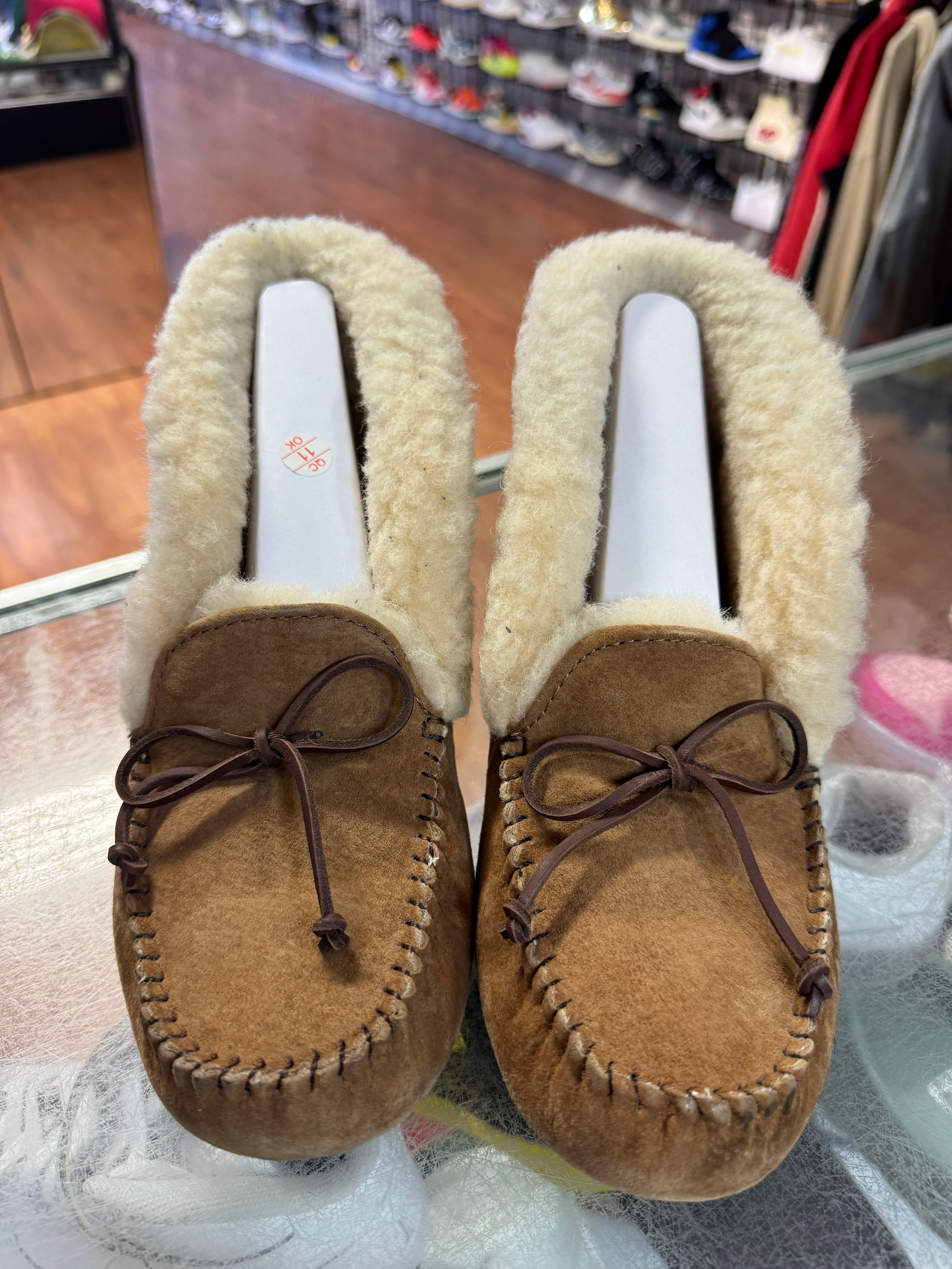 Size 7 (8W) UGG W Alena "Chestnut"