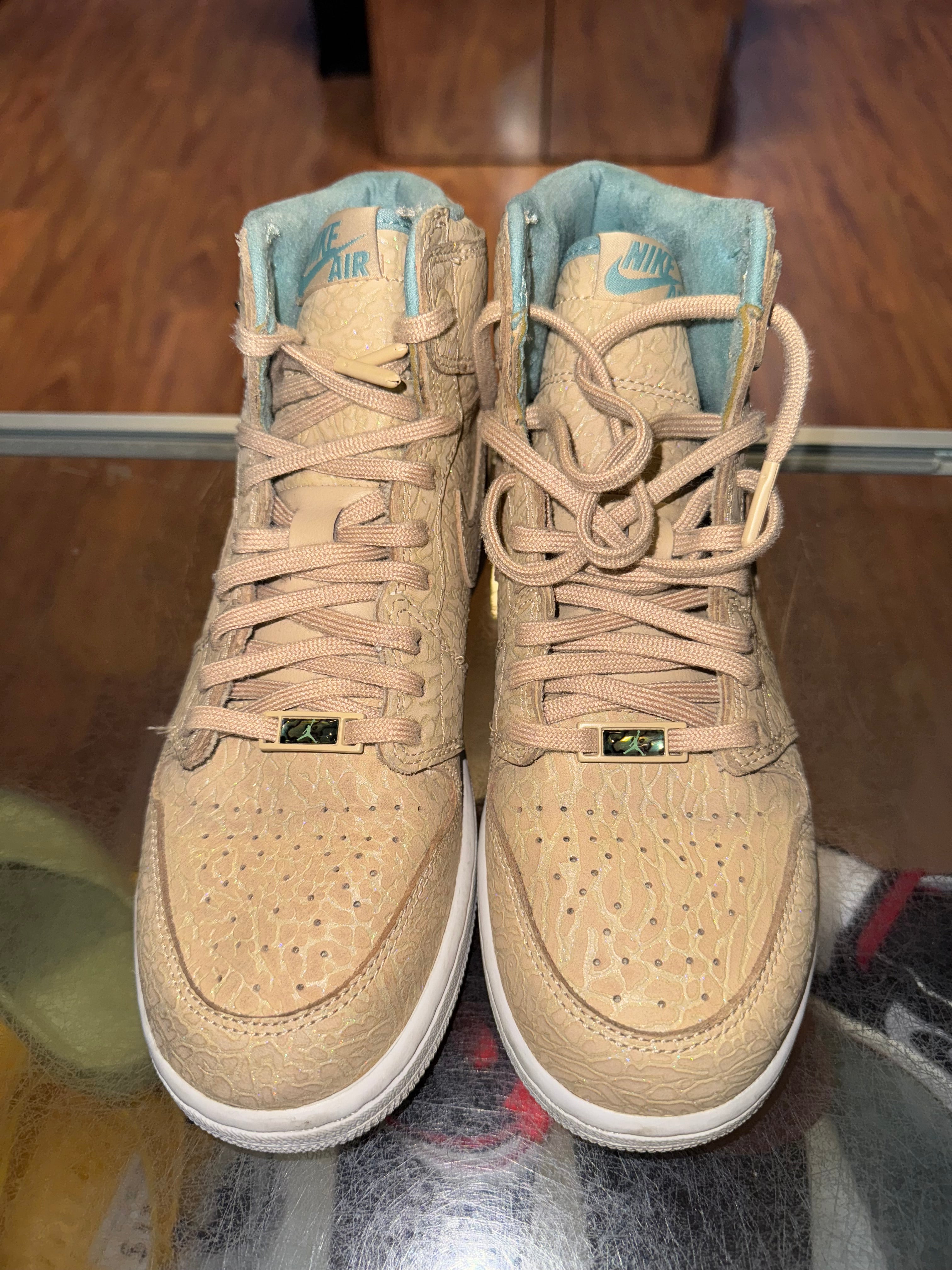 Size 7y Air Jordan 1 "Sand Dune"