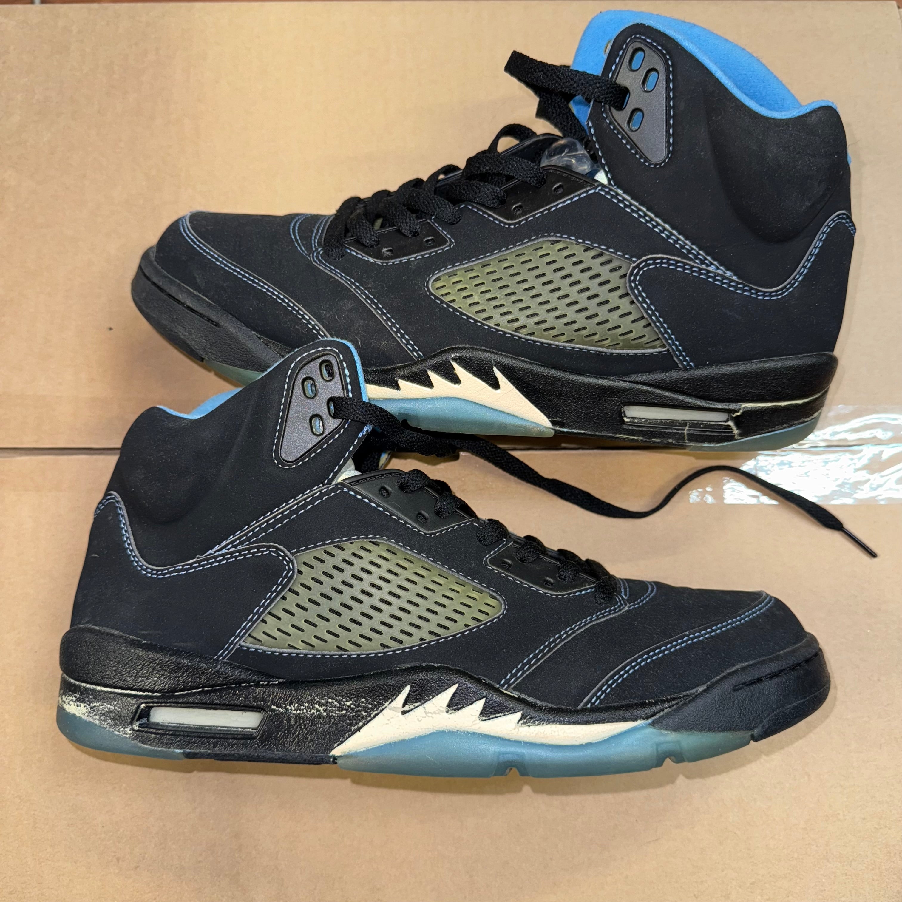 Size 10.5 Air Jordan 5 "Black University Blue" - NB