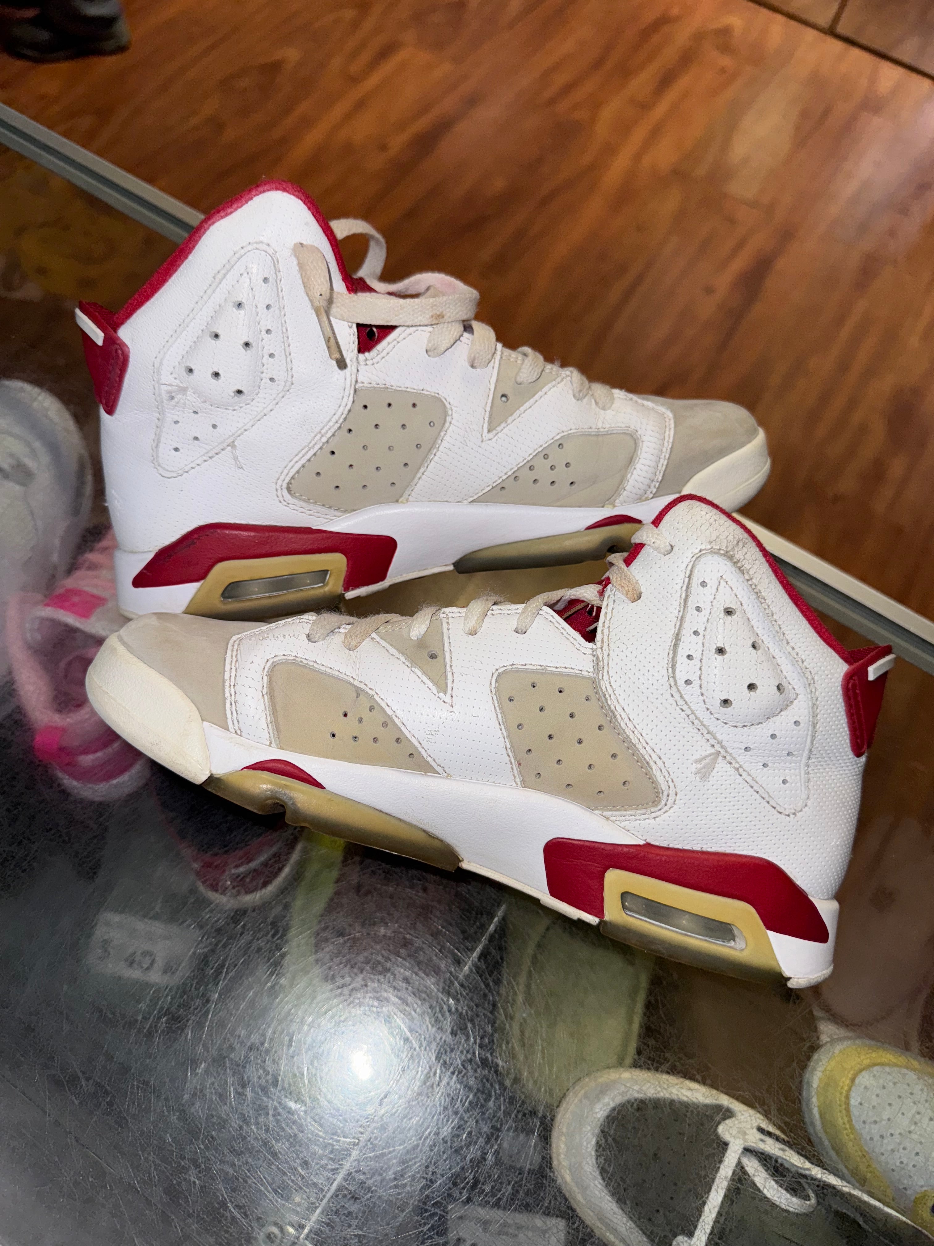 Size 6.5y Air Jordan 6 "Hare"