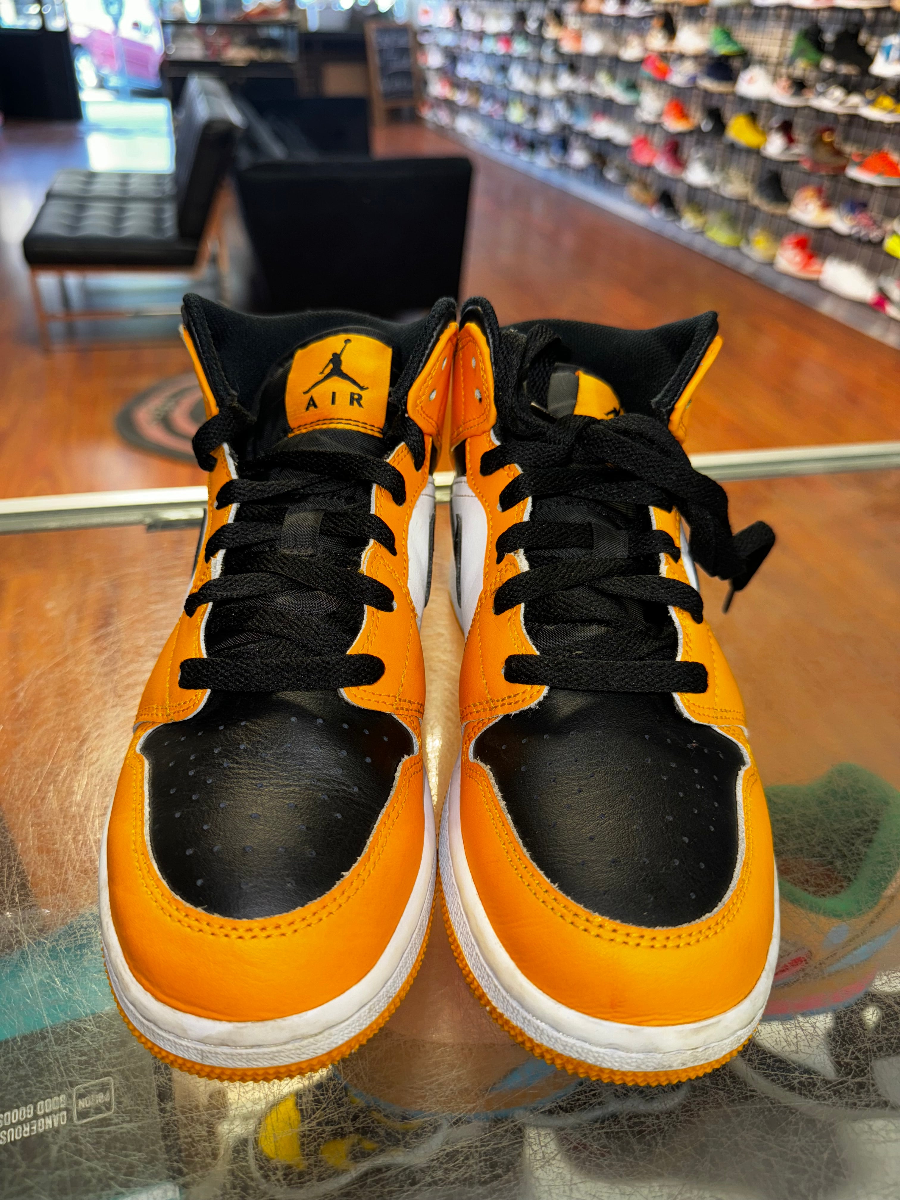 Size 6y Air Jordan 1 Mid "Taxi"