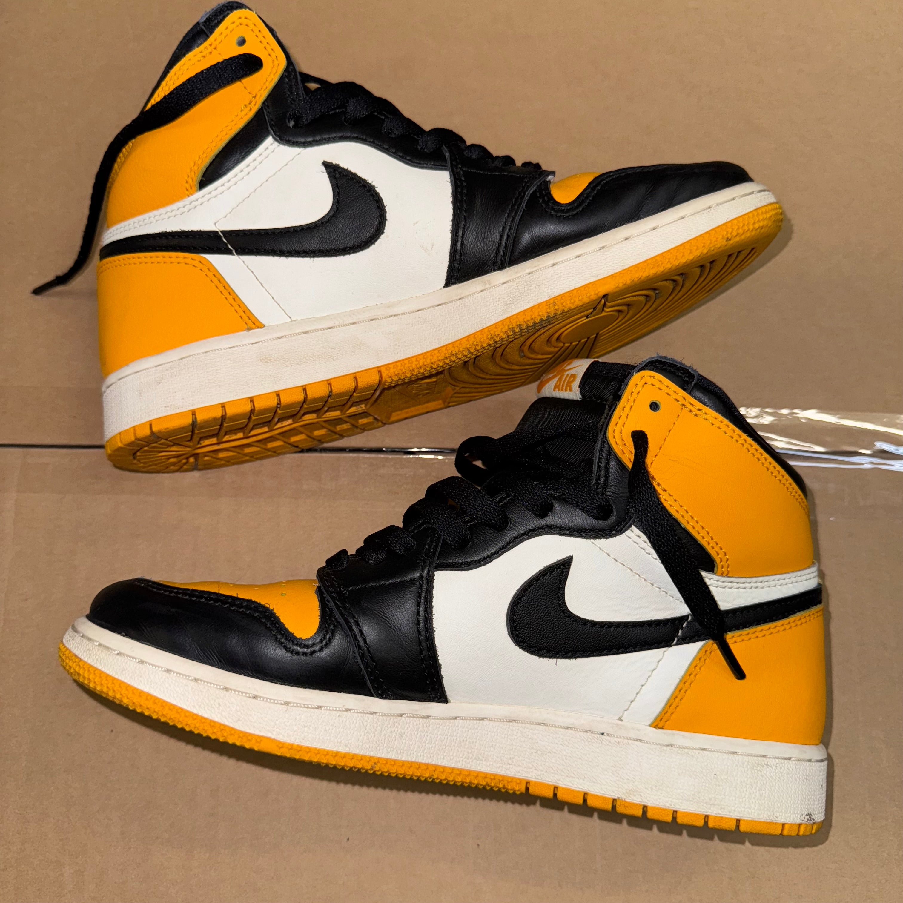 Size 6.5y Air Jordan 1 "Taxi" - NB